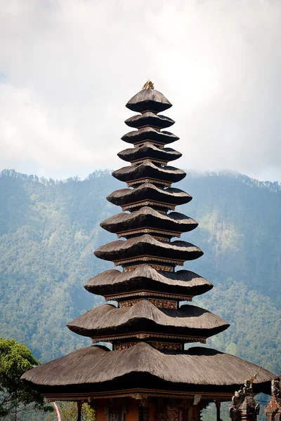 Ulun Danu tempel Beratan sø - Stock-foto