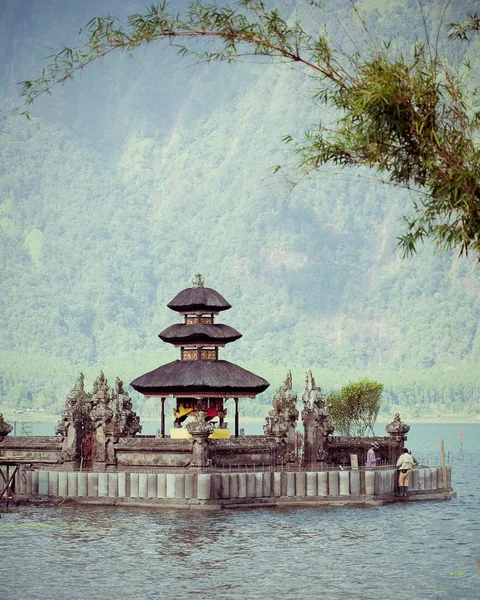 Ulun danu jezero beratan chrám — Stock fotografie