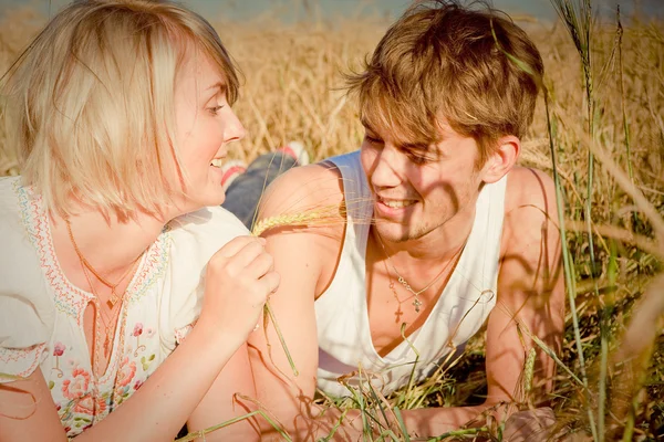 Image of young man and woman on wheat field — Stock Photo, Image