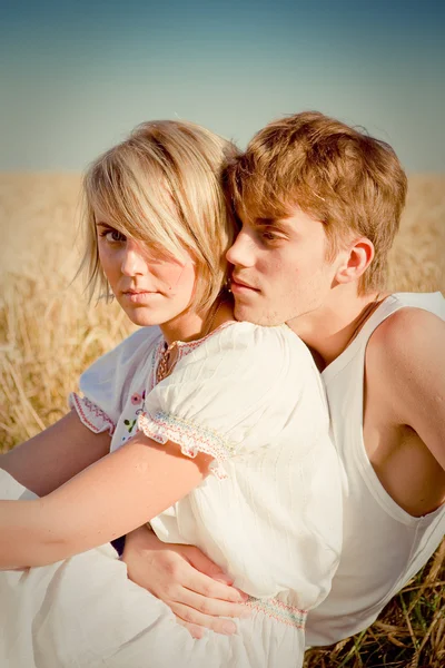 Image of young man and woman on wheat field — Stock Photo, Image