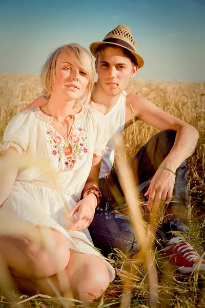 Image of young man and woman on wheat field — Stock Photo, Image