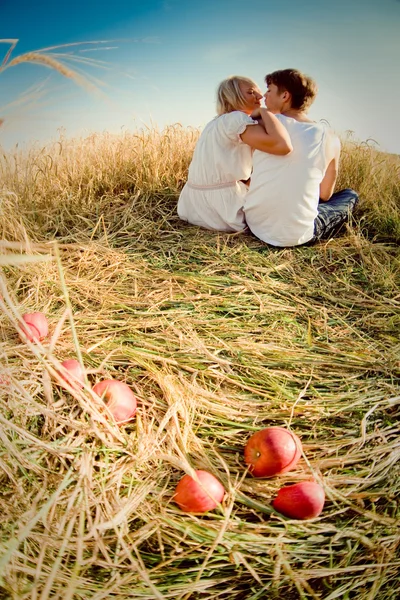 Image of young man and woman on wheat field — Stock Photo, Image