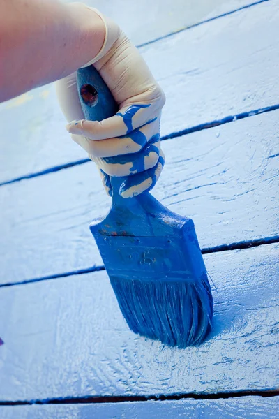 Peinture à la main mur en bois bleu — Photo