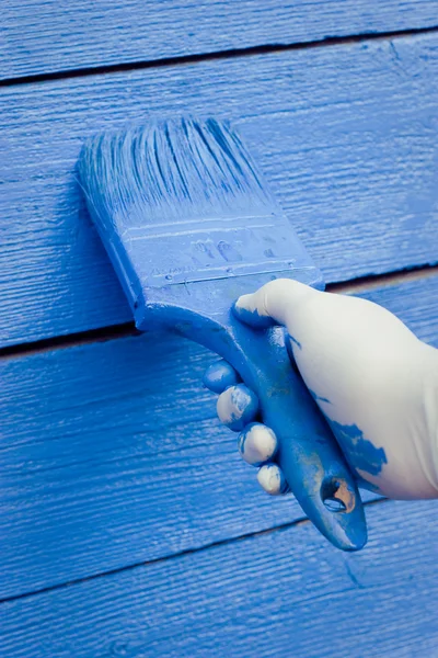 Peinture à la main mur en bois bleu — Photo