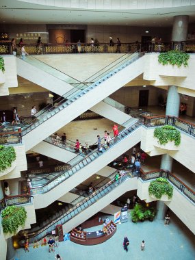 Çin Alışveriş merkezinde yürüyen merdiven