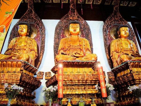 Buddhista szobrok Jade Buddha temploma Jufo Si Shanghai Kína a híres buddhista templom Sanghajban — Stock Fotó