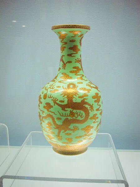 Old historic vase seen at the Jade Buddha Temple in Shanghai — Stock Photo, Image