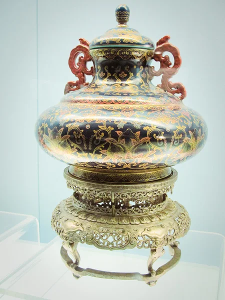 Old historic bowl seen at the Jade Buddha Temple in Shanghai — Stock Photo, Image