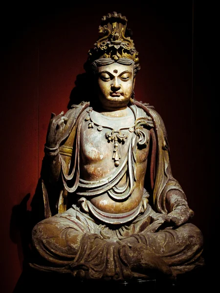 Antike Holzstatue des Buddha — Stockfoto