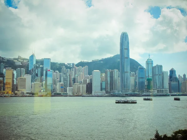 Skyline di Hong Kong nel porto di Victoria — Foto Stock