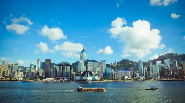 Linha do horizonte de Hong Kong no porto de Victoria — Fotografia de Stock