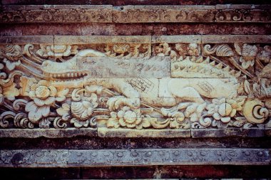 Bali (Sangeh maymun ormanındaki heykeller)