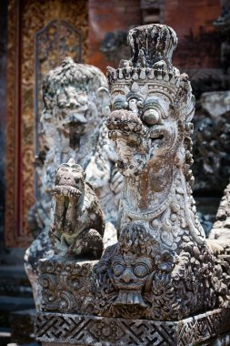 Bali (Sangeh maymun ormanındaki heykeller)