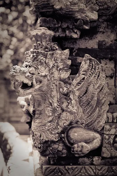 Bali (Sangeh maymun ormanındaki heykeller) — Stok fotoğraf