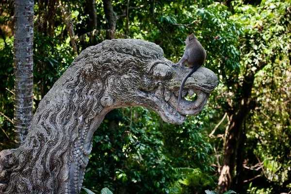 Sculptures in Monkey forest in Bali (Sangeh) — Stock Photo, Image