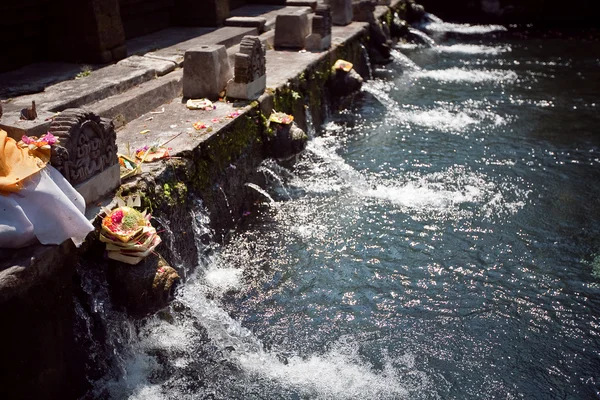 Heiliges Quellwasser in tirta empul — Stockfoto