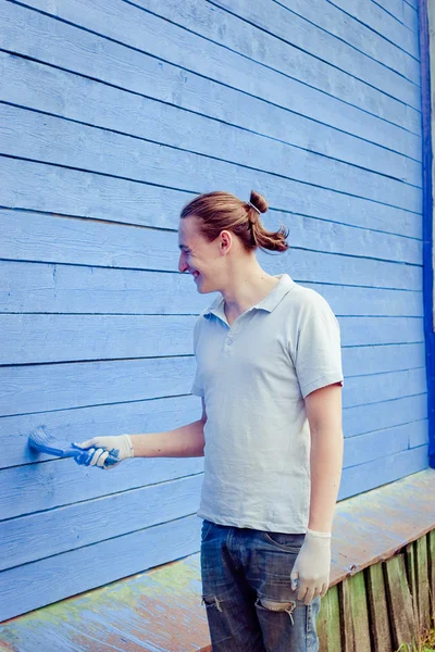 Pintor sorridente — Fotografia de Stock