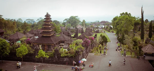 Matka świątynia besakih. największy hinduskiej świątyni z bali — Zdjęcie stockowe