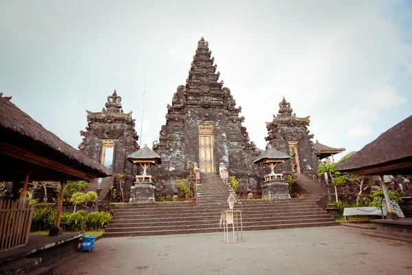 Tempio Madre di Besakih. Il più grande tempio indù di Bali — Foto Stock