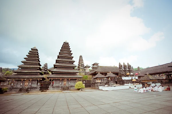 Храм Матери Бесакиха. Самый большой индуистский храм Бали — стоковое фото