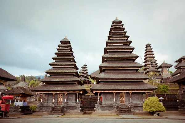 祖庙的 besakih。巴厘岛最大印度教庙 — 图库照片