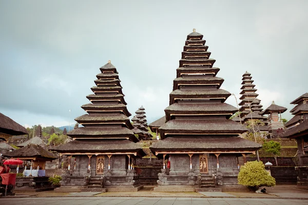 Besakih anya templom. Bali legnagyobb hindu templom — Stock Fotó