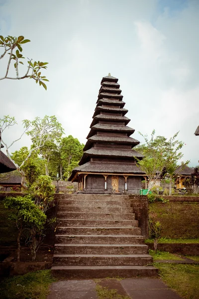 祖庙的 besakih 或 pura besakih，在印尼峇里岛上最大和最神圣的印度教寺庙 — 图库照片