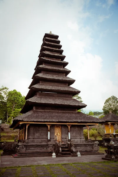 Il Tempio Madre di Besakih o Pura Besakih, il più grande e santo tempio indù di Bali, Indonesia — Foto Stock