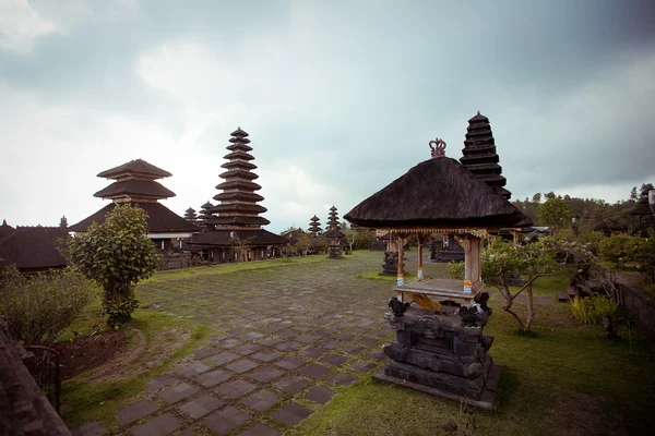 Matka chrám besakih nebo pura besakih, největší a nejposvátnější hinduistického chrámu na bali, Indonésie — Stock fotografie