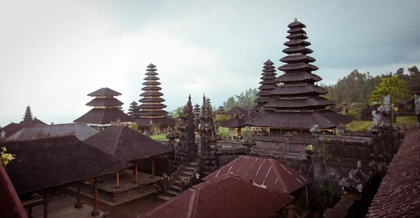 Pura besakih, is bali's grootste en belangrijkste plaats van aanbidding. — Stockfoto