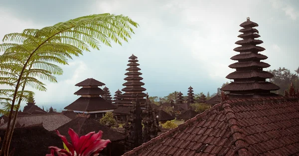 Traditionele balinese architectuur. de pura besakih tempel. — Stockfoto