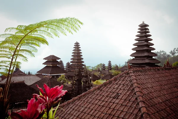 Tradiční balijskou architekturou. pura besakih temple. — Stock fotografie