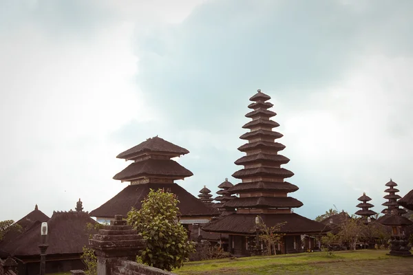 Besakih anya templom. Bali legnagyobb hindu templom — Stock Fotó