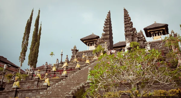 ブサキ寺院複雑 (プラ penataran アグン山）、バリ、インドネシア — ストック写真
