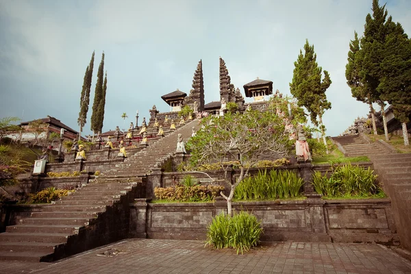Besakih 复杂 （普拉 penataran 阿贡)、 巴厘岛印度尼西亚 — 图库照片
