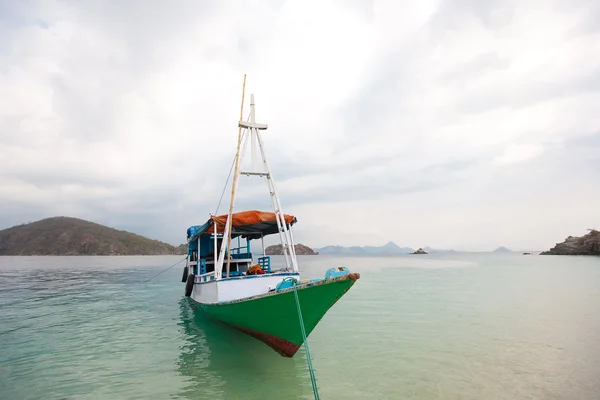 Yerel balıkçı teknesi. Bali, Endonezya — Stok fotoğraf