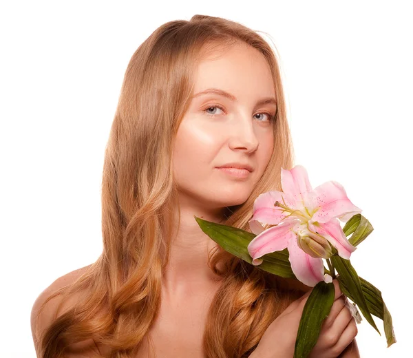 Красивая девушка с цветочной лилией — стоковое фото