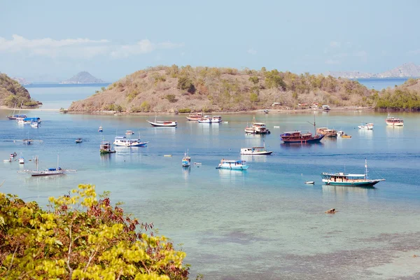 Boote in der Bucht — Stockfoto