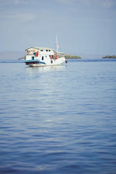 Barco en el mar — Foto de Stock