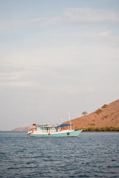 Човен на морі — стокове фото