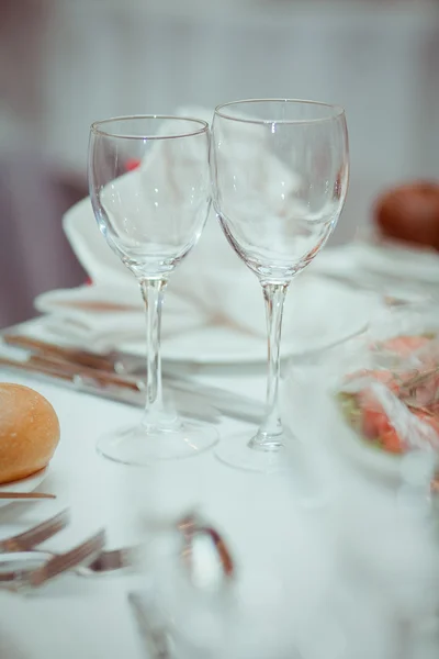 Tavola apparecchiata per una festa di eventi o un ricevimento di nozze — Foto Stock