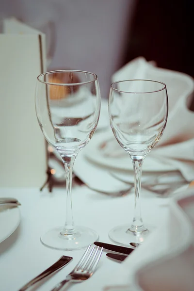 Bir etkinlik ya da düğün resepsiyonu için masa hazır. — Stok fotoğraf
