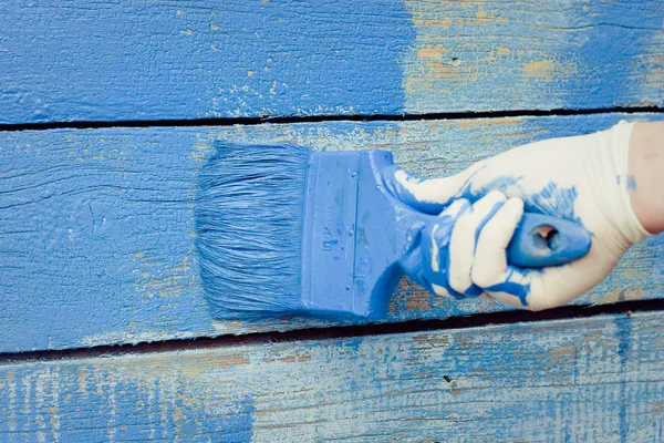 Peinture à la main mur en bois bleu — Photo