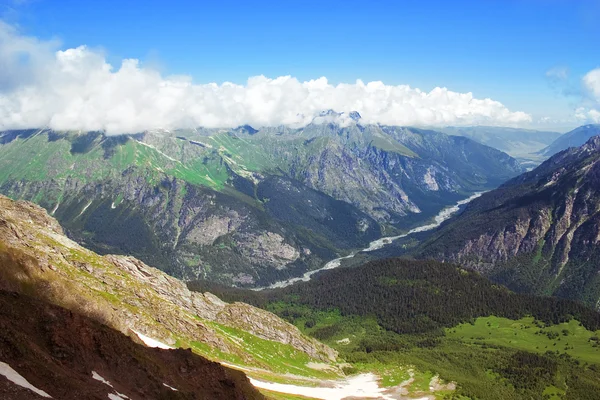 Kafkas Dağları. Bölge dombay — Stok fotoğraf