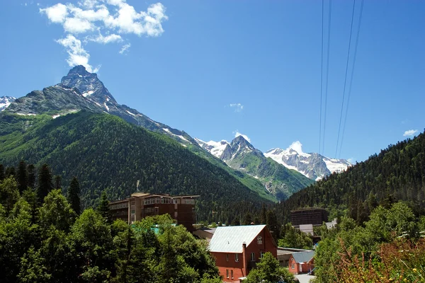 Montagnes du Caucase. Région de Dombay — Photo