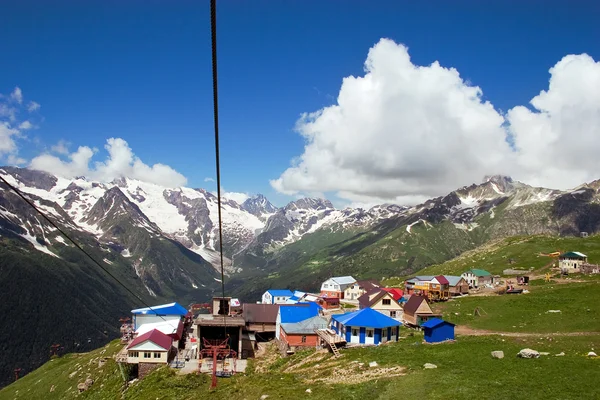 Kafkas Dağları. Bölge dombay — Stok fotoğraf