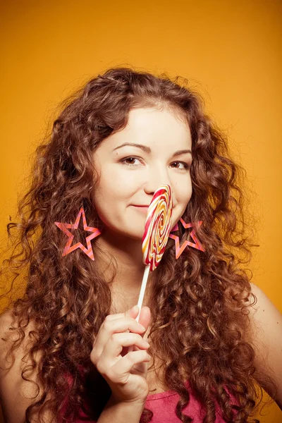 Genç kızla mutlu: lollipop — Stok fotoğraf