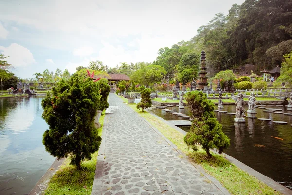 Palais des eaux de Tirtagangga sur l'île de Bali, Indonésie — Photo