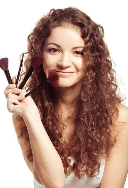 Jovem mulher bonita com ferramentas de maquiagem — Fotografia de Stock