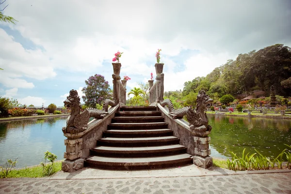 Palais des eaux de Tirtagangga sur l'île de Bali, Indonésie — Photo